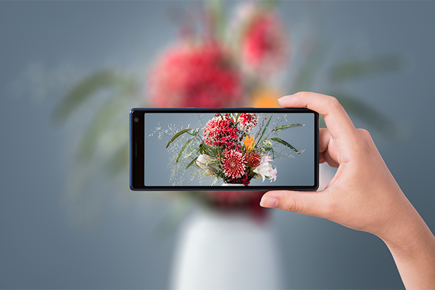 Sony Xperia-kamera Person tar bilde av blomster med Sony Xperia 10