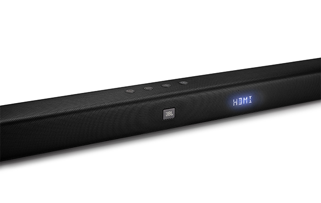 JBL Bar 2.1 kommer med Dolby Digital, JBL Surround Sound og 300 W systemeffekt Nærbilde av JBL Bar lydplanke 2.1XB