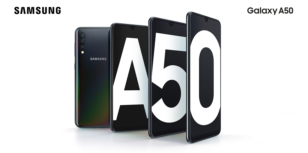 Nyheten Samsung Galaxy A50 har mer av det du virkelig har bruk for Fire Samsung Galaxy A50 mobiler på et banner