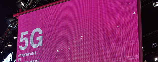 Hva er 5G? Rosa skilt med teksten 5G