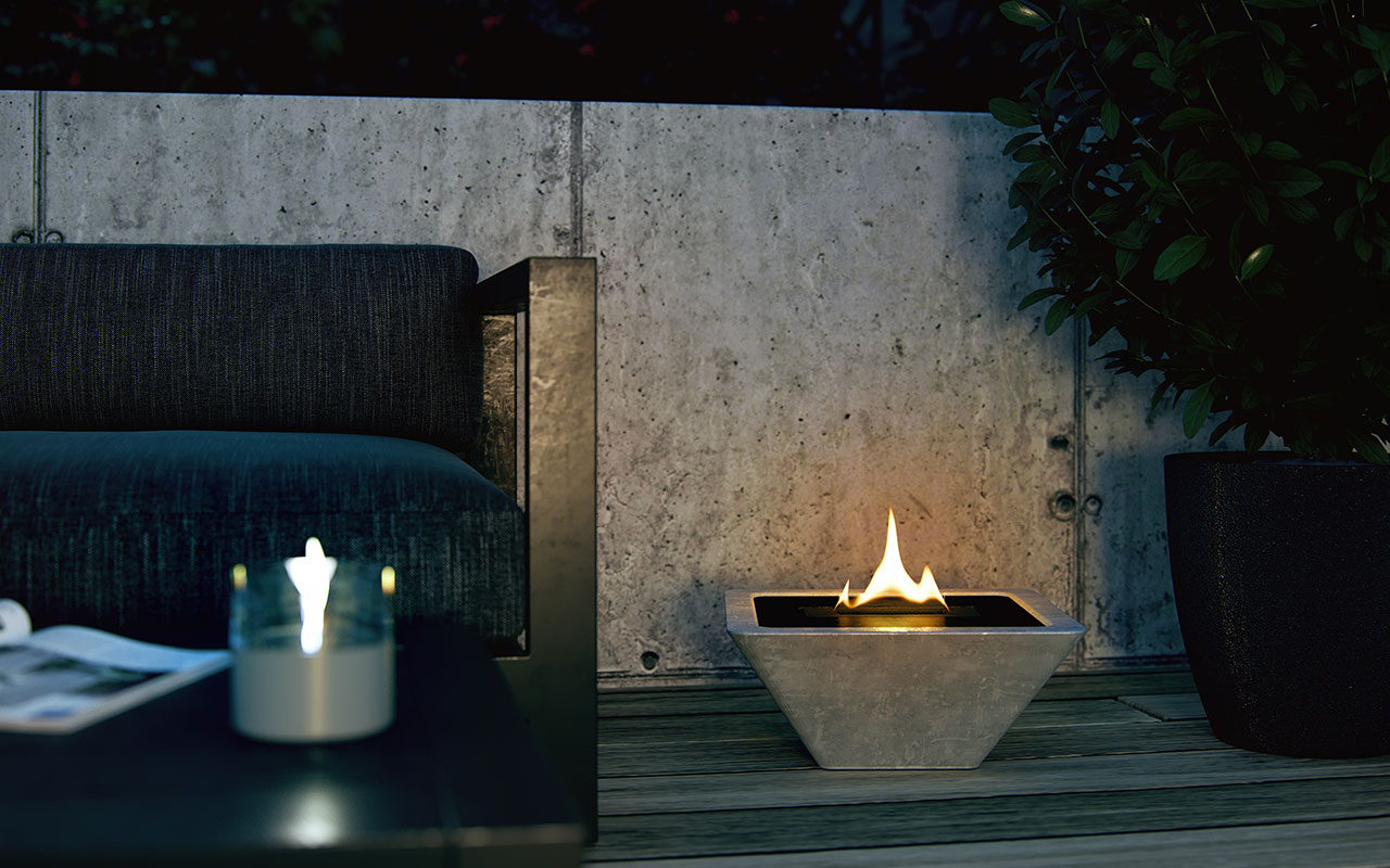 TenderFlame pipeløse peiser En omvendt pyramideformet tenderflame-peis ute på verandaen i mørket