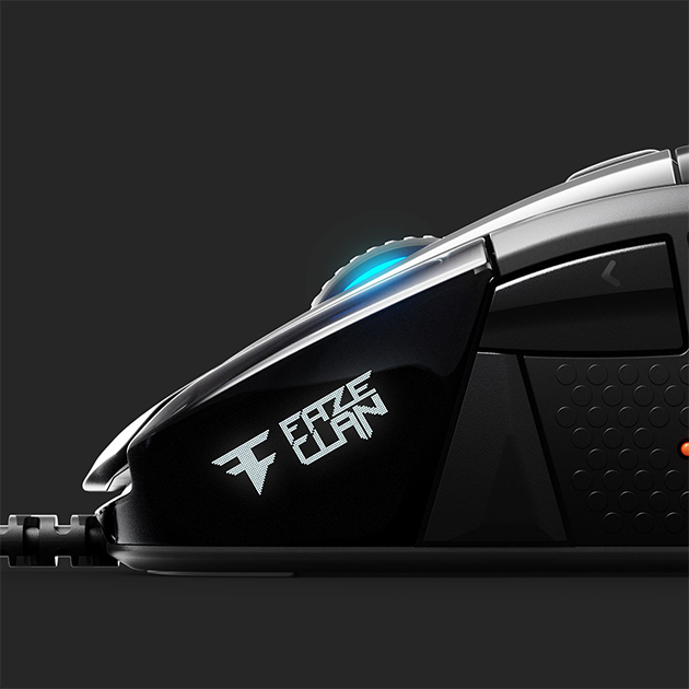 Forbedre gamingopplevelsen med en tilpassbar skjerm SteelSeries Rival 710 har en skjerm på siden