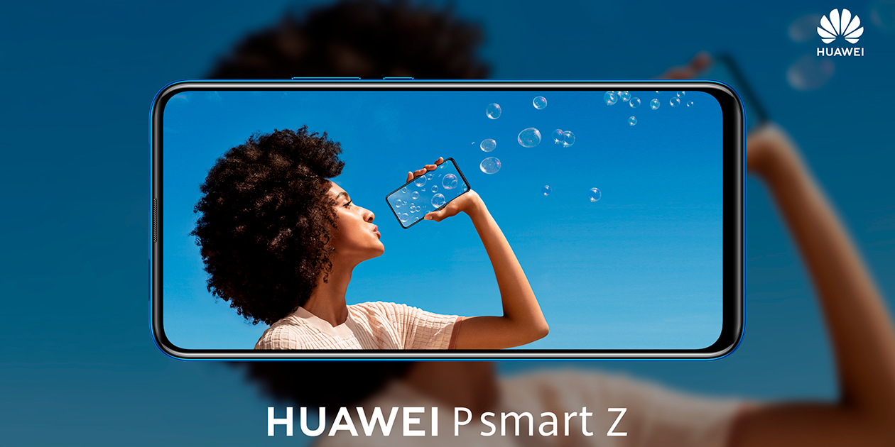 Huawei P Smart Z Kvinne med Huawei P Smart Z og såpebobler