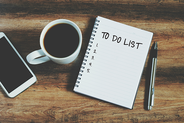Appen Wunderlist Notisblokk med to-do liste på et bord
