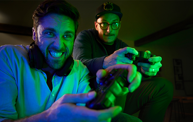 Gaming To menn som spiller spill
