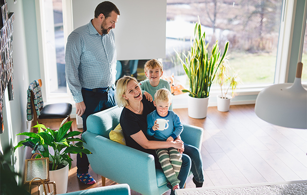 I en radon-utsatt sone En familie samlet i stuen