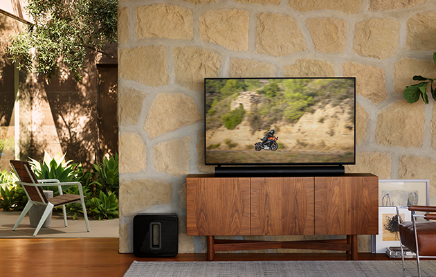 Sonos Arc har innebygd Google Assistant og Amazon Alexa Sonos Arc og Sonos Sub