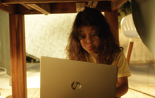 HP Pavilion 14 har ansiktsgjenkjennelse HP Pavilion 14 prøver å identifisere en person