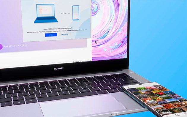 Mobiltelefon ligger på en Huawei MateBook D 14 Mobiltelefon ligger på en Huawei MateBook D 14