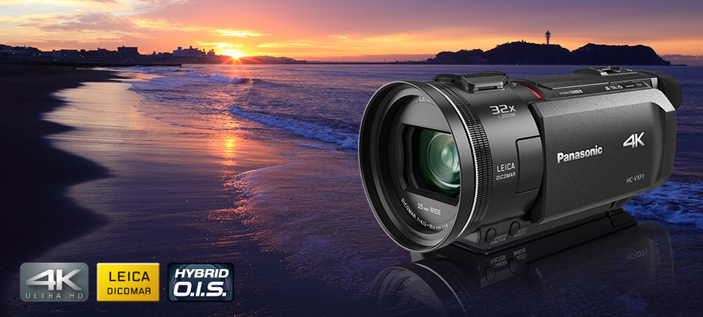 Panasonic VXF1 Bildemontasje av videokameraet foran en solnedgang på en strand