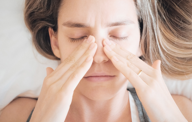 Luft fri for virus, bakterier og pollen En dame med allergi