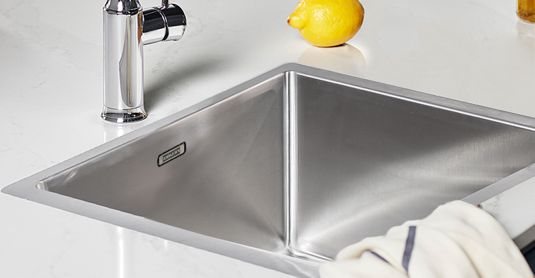 Planlimt vask En planlimt vask i en Quartz-benkeplate