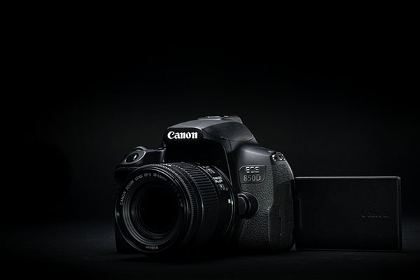 Canon EOS 850D Sort EOS 850D forfra