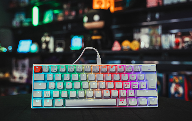 Gamingutstyr som gir det lille ekstra Elkjøp ADX A02 RGB gamingtastatur Mus og tastatur Elkjøp