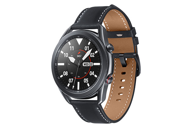 Via Samsung Pay kan du knytte dine betalings- og kredittkort til klokka, Samsung Galaxy Watch 3 i fargen Mystic Black