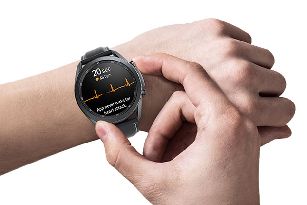 Bruk smartklokka hele dagen uten problemer Samsung Galaxy Watch 3 i fargen Mystic Silver