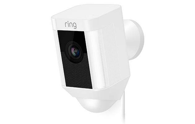 Perfekt for hjem med utendørs strømkilder Ring Spotlight Cam - Wired