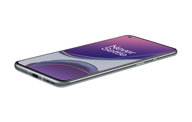 Hvert swipe og scroll føles jevnt og uten anstrengelse OnePlus 8T