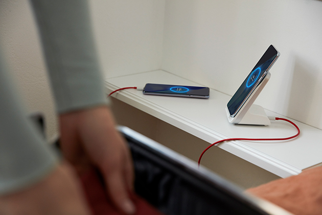 Warp Charge OnePlus 9 Pro sett fra siden
