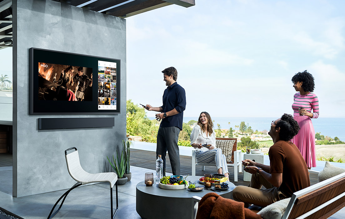 The Terrace er den nye, banebrytende TV-en som er skapt for utendørsliv The Terrace på vegg utendørs