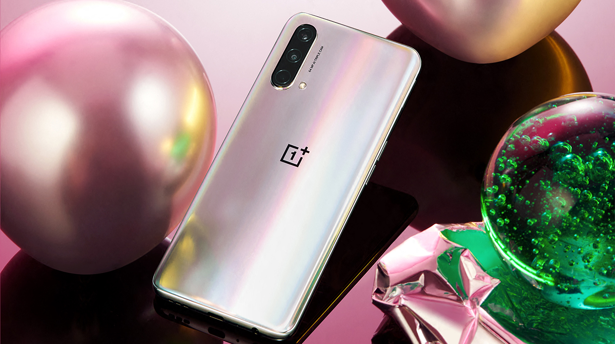 OnePlus - litt mer enn du forventer OnePlus Nord CE 5G i en perlemorsliknende farge