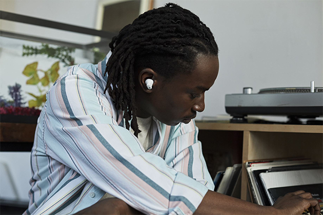 Beats ble skapt for å levere musikk slik som artisten ønsker det , Beats Studio øretelefoner i ørene på mann