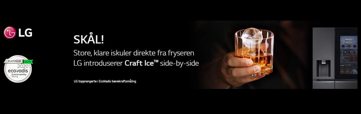 LG Craft Ice - perfekte isbiter hjemme Hånd som holder i en drink med runde isbiter og et kjølekap ved siden av