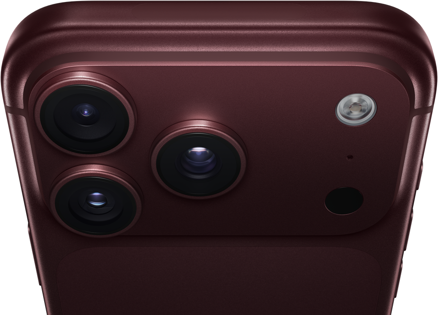 iPhone 18 Pro Max, i fargen burgunder (mørkerød), vist bakfra, Pro Fusion-kamerasystem øverst, tre objektiver, blenderåpningen er delvis lukket, blits, mikrofon og LiDAR-skanner, vist ovenfra, antenne, flate sider, avrundede kanter