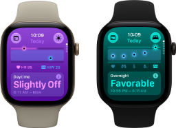To Apple Watch Series 12-enheter vises: Den første har urkasse av aluminium i fargen lys gull og Sport Band i fargen sand, skjermen viser at vitale tegn fra dagen er en anelse avvikende. På høyre side vises Digital Crown. Den andre har urkasse av aluminium i fargen svart og Sport Band i fargen svart, skjermen viser at vitale tegn fra natten er gunstige. På høyre side vises Digital Crown.
