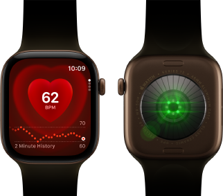 To Apple Watch Series 12-enheter med urkasse av aluminium i mørk bronse og Sport Band i oliven. Én av dem viser Puls-appen på skjermen, mens den andre viser baksiden av klokken med systemet for sporing av helse og glødende grønne LED-lys