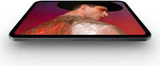 iPad mini, 8,5-tommers OLED-skjerm, dype og lyssterke svarttoner, viser en person med hatt og jakke