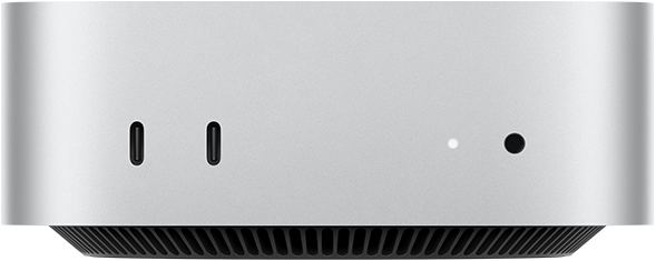 Mac mini vist forfra, to Thunderbolt-porter, statusindikatorlys og hodetelefonutgang, smalnet svart sokkel nederst, flat topp, avrundede sider, rette kanter, sølvfarget
