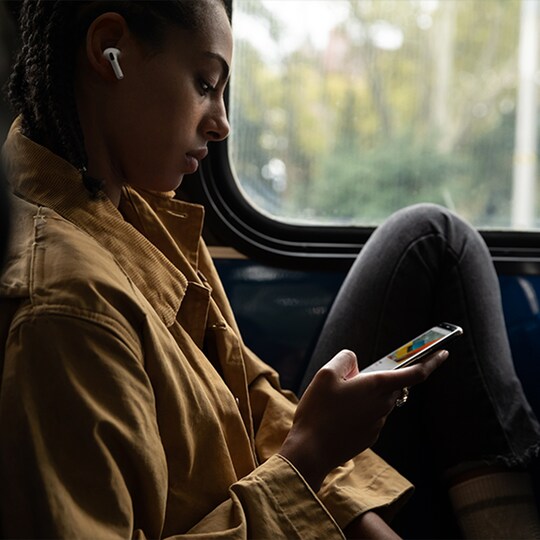 Apple AirPods Pro helt trådløse hodetelefoner med MagSafe-ladeetui