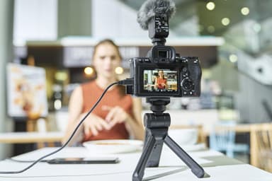 Sony Alpha A7 Mark IV digitalt systemkamera 28-70 mm objektivsett