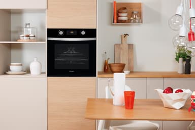 Indesit stekeovn IFW 4844 H BL innebygd