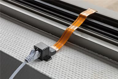 Goobay Ekstra smal vindusgjennomføring for RJ4517300
