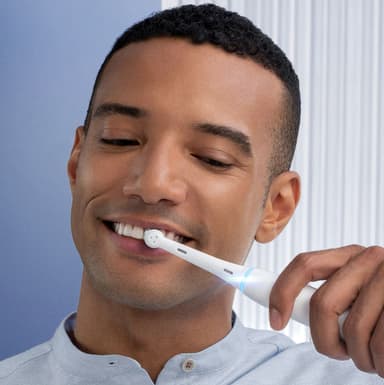 Oral-B iO 7s elektrisk tannbørste 408789 (hvit)