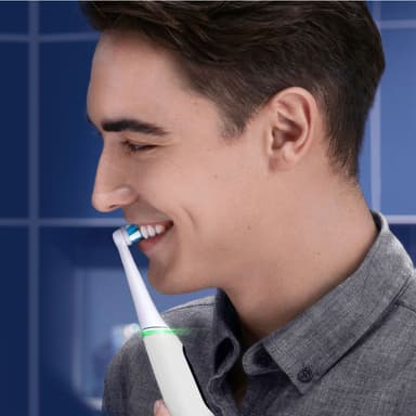 Oral-B iO 6s elektrisk tannbørste 427407 (hvit)
