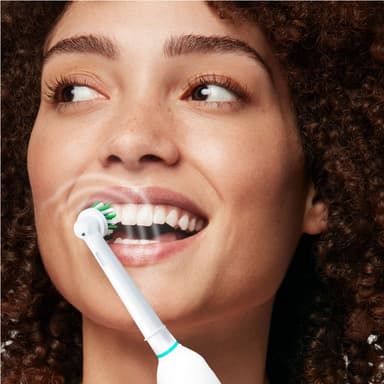 Oral-B Pro1 750 elektrisk tannbørste 421504 (hvit)