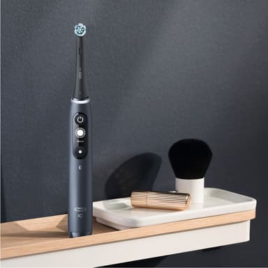 Oral-B iO 7s elektrisk tannbørste 408802 (sort)
