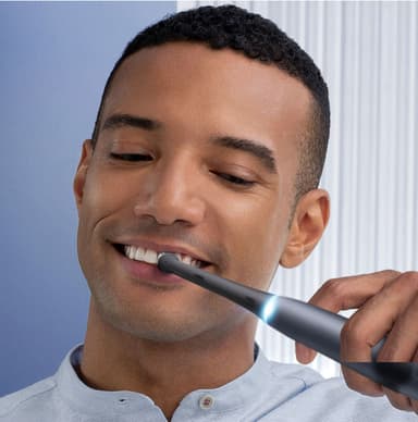 Oral-B iO 7s elektrisk tannbørste 408802 (sort)