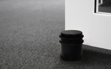 Home>it® dørstopper til gulv Ø6,2 x 7,5 cm mattsvart