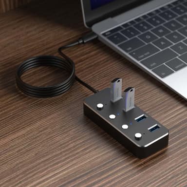 NÖRDIC drevet 4-ports hub USB-C 3.0 5Gbps med individuell bryter 25 cm kabel aluminium svart med strømforsyning