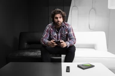 NVIDIA SHIELD TV + spillkontroller