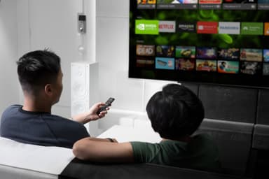 NVIDIA SHIELD TV + spillkontroller