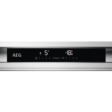 AEG Integrert Kombiskap SCE818F6TS
