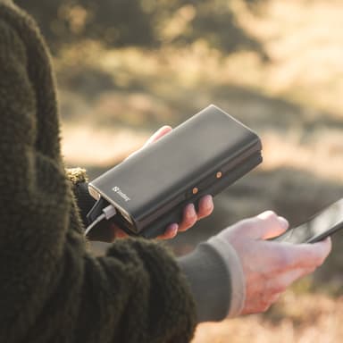 25.000 mAh Solar 4-panel Powerbank, svart