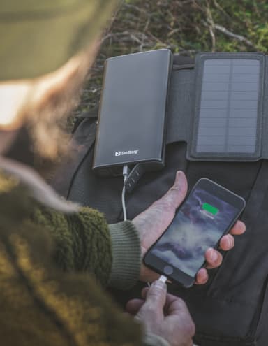 25.000 mAh Solar 4-panel Powerbank, svart