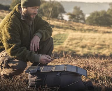 25.000 mAh Solar 4-panel Powerbank, svart