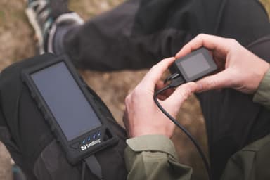 16.000 mAh utendørs solcellebank, svart